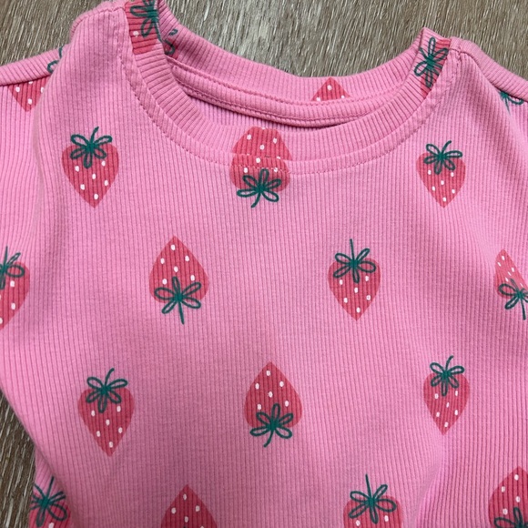 Toddler Girls Cat & Jack strawberry set - Picture 4 of 6
